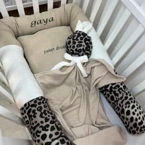 סט מצעים למיטת תינוק – דגם פיקה ומנומר